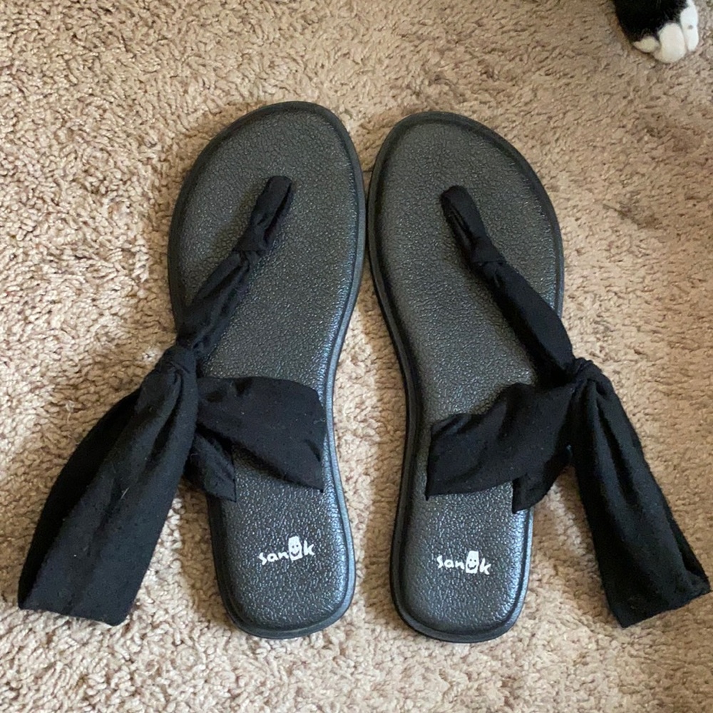 Black Yoga Mat Sanuk Sandals